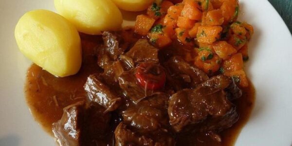 Gulasch – Das Fleisch war super zart!