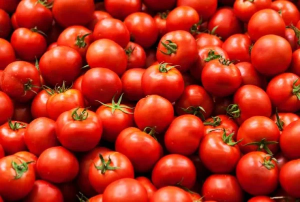 NEBEN NATRIUMBIKARBONAT NIMMT NUR DIESE ZUTAT DER TOMATENSAUCE DIE SÄURE